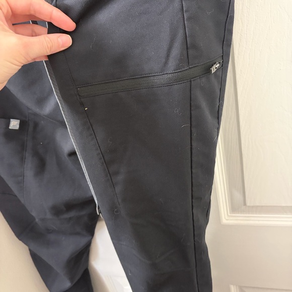 Fabletics Scrub Set - Picture 8 of 12